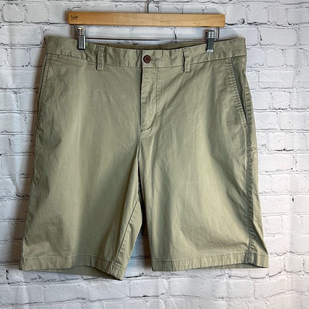 Tommy Bahama Men’s Tan Khaki Chino Bermuda Shorts size 36